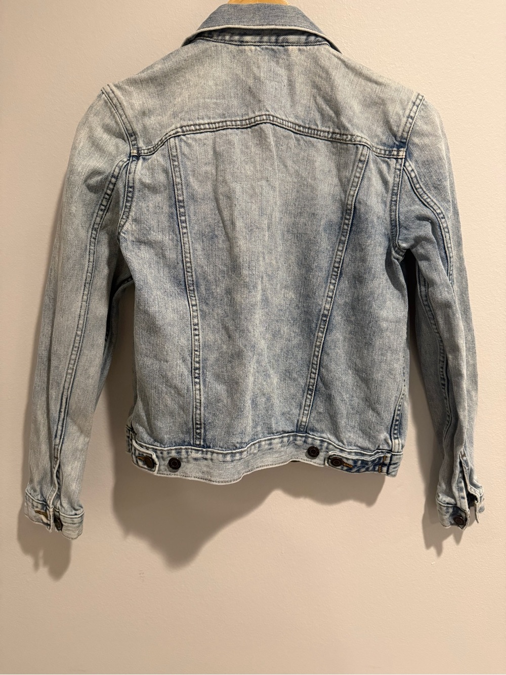 GAP Denim Icon Jacket Light Wash Jean Jacket Size Small Classic Trucker - Picture 3 of 11